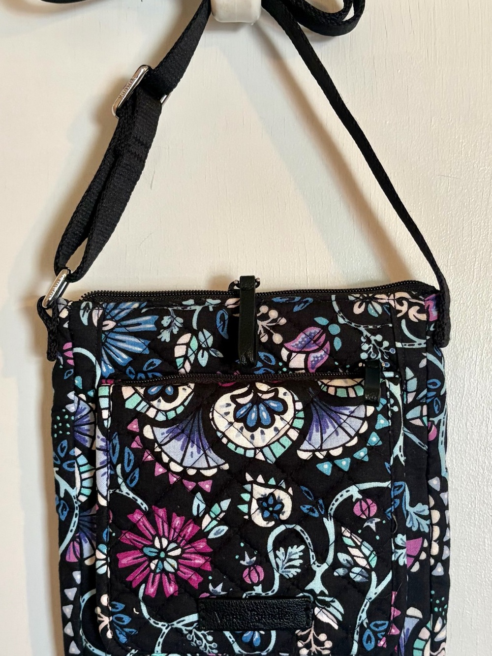 Vera Bradley Quilted Floral Crossbody Bag Adjustable Strap Black Multicolor